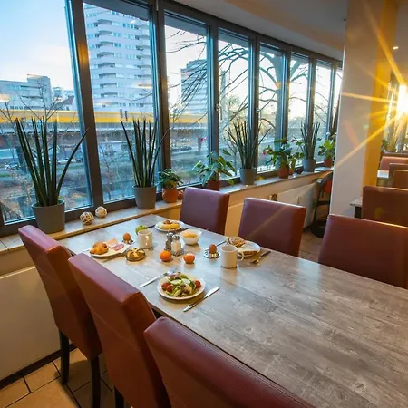 Отель Acama & Kreuzberg 2*