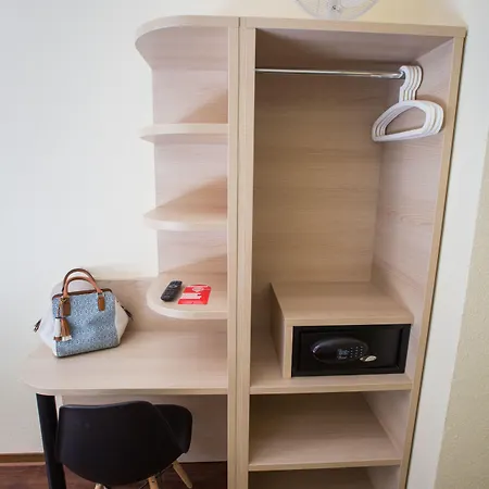 Acama & Kreuzberg 2*