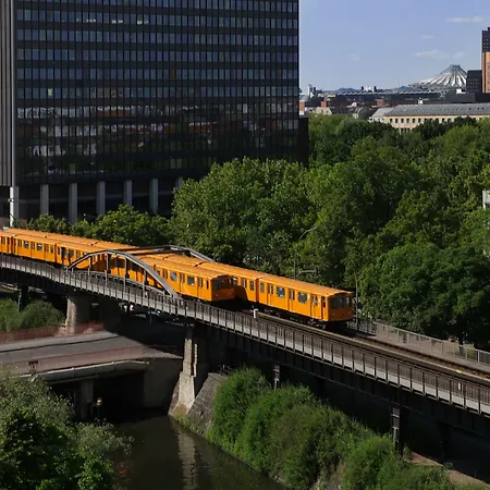 Отель Acama & Kreuzberg