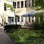 Отель Acama & Kreuzberg 2*