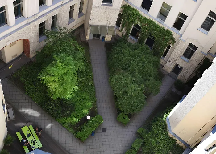 Acama & Kreuzberg Hotell 2*